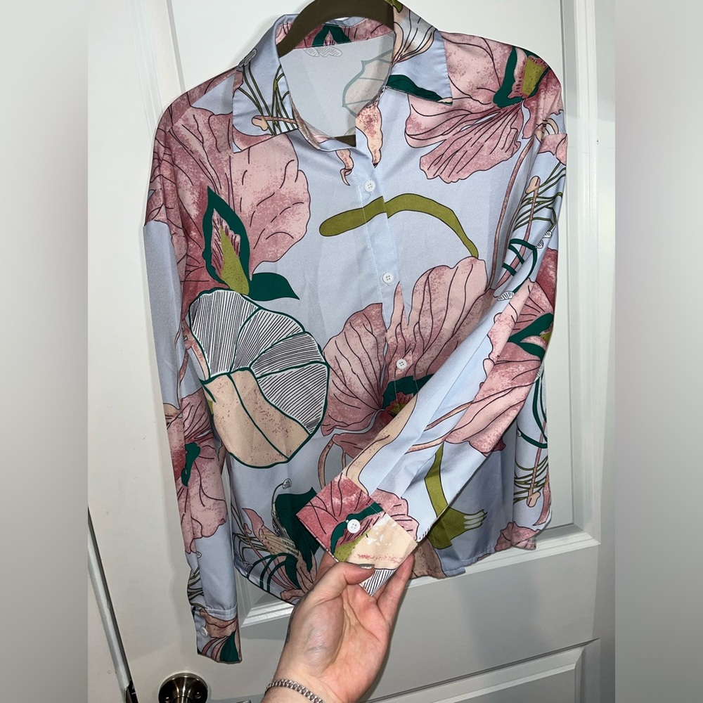 SHEIN Silky Button Up Pink All Over Print Floral Collared Blouse Size Small - Picture 7 of 9
